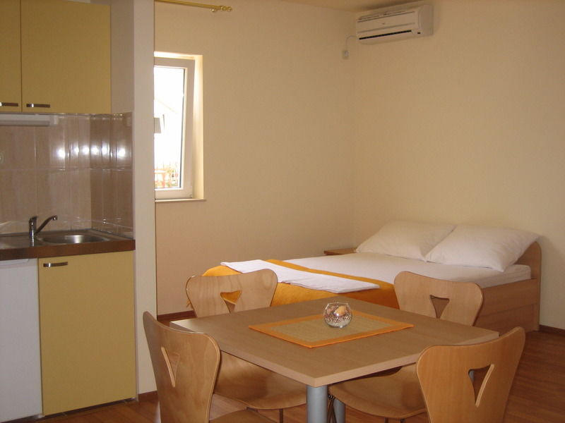 Hotel Mladen Omiš Exterior foto